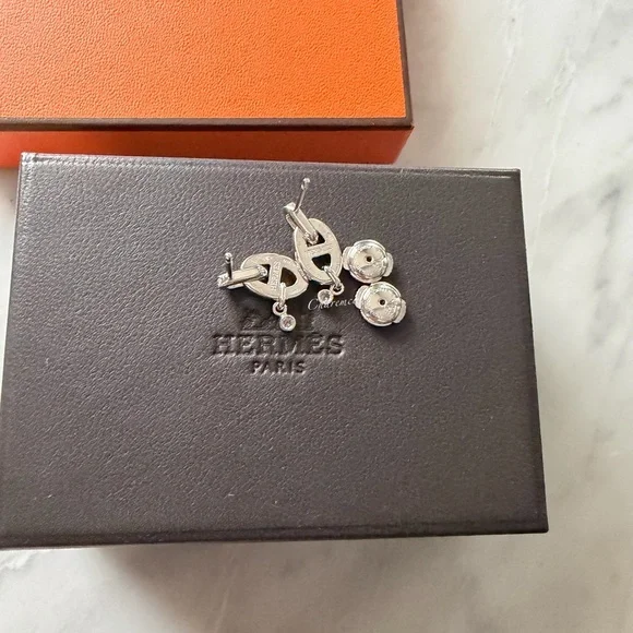 NEW! RARE✨HERMÈS 18K White Gold Chaine d'Ancre Enchainee Diamond Small Earrings - Picture 4 of 9